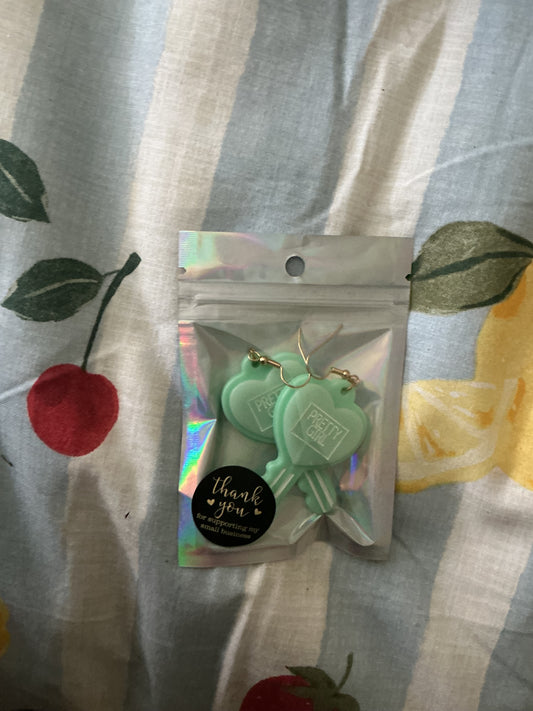 💚 Pretty Girl Heart Key Earrings ❤️