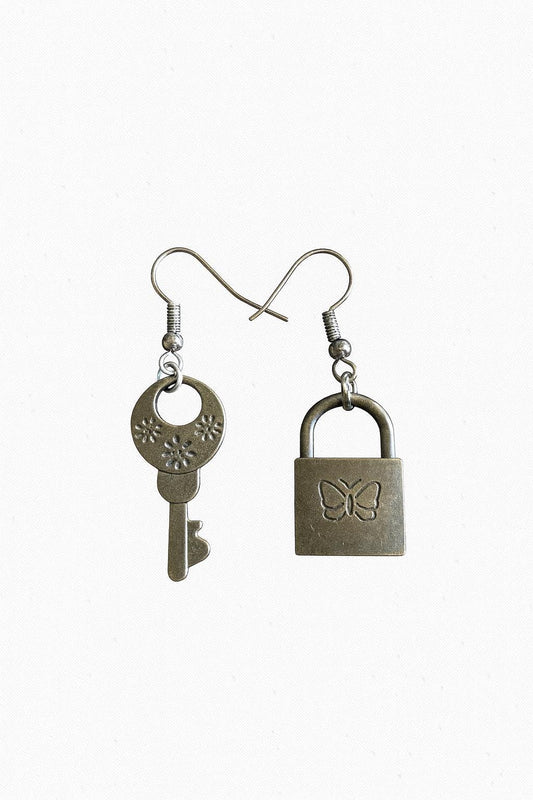 Vintage Key Dangle Earrings: Antique Bronze Steampunk Jewelry